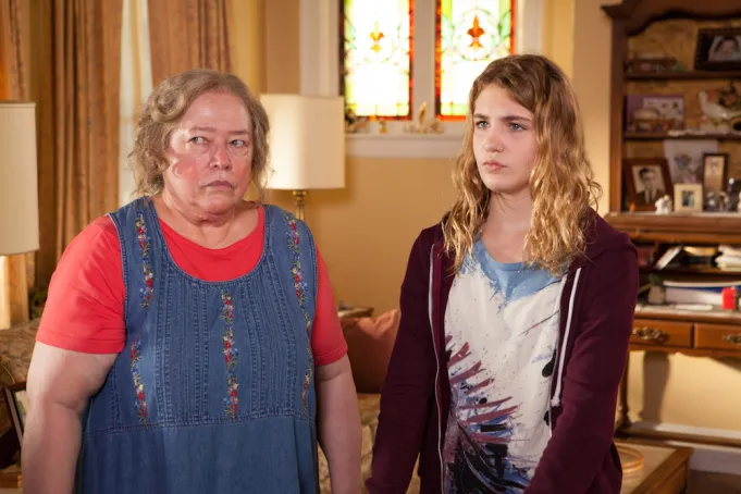 Sophie Nélisse interpreta Gilly Hopkins em drama infantil sobre adoção e vínculos familiares.