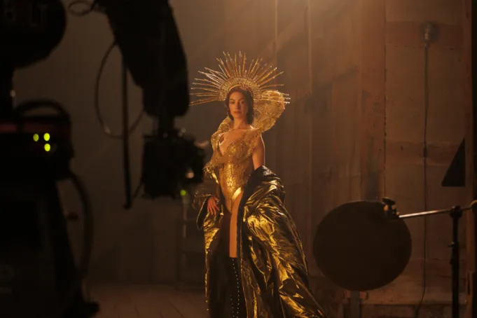 Mother Mary destaca a estética musical e visual do drama dirigido por David Lowery.