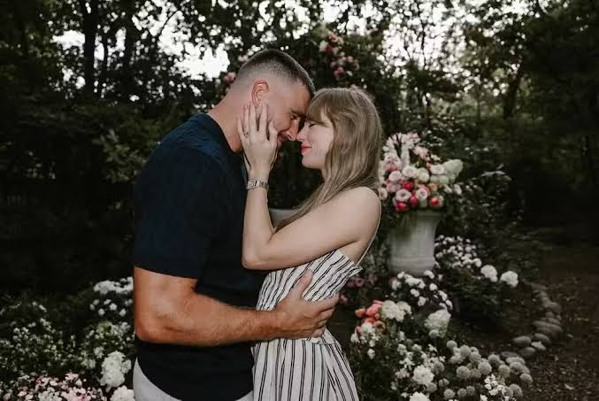 Convidados chegam ao casamento de Taylor Swift e Travis Kelce em Nova York