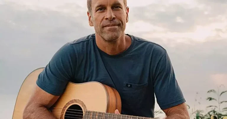 Jack Johnson anuncia a turnê SURFILMUSIC com três shows confirmados no Brasil em 2027.