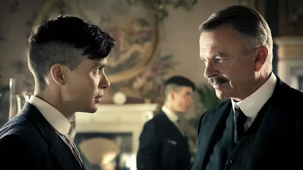 sam-neill-peaky-blinders Sam Neill interpreta o inspetor Chester Campbell em Peaky Blinders.