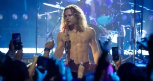 Sam Reid mostra a preparação física para interpretar Lestat em O Vampiro Lestat.