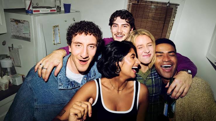 Segunda temporada de Adults aprofunda a relação entre os cinco amigos e aposta mais na personalidade de cada personagem.