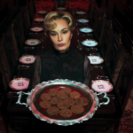 Trailer de "American Horror Story: 13" reúne personagens icônicos da antologia de terror da FX.