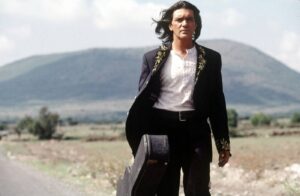 Antonio Banderas recebe homenagem no Premios Juventud 2026 por seu trabalho social.