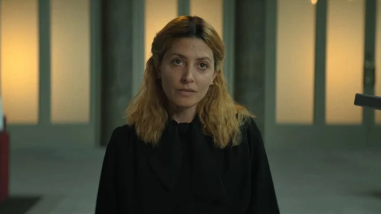 As Linhas Tortas de Deus Alice Gould aparece em “As Linhas Tortas de Deus”, filme da Netflix centrado na investigação da protagonista dentro de um sanatório.