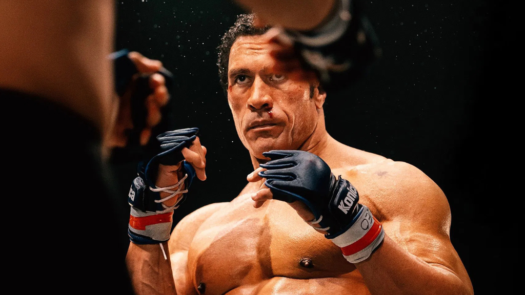 Dwayne Johnson interpreta Mark Kerr em “Coração de Lutador”, drama esportivo dirigido por Benny Safdie.
