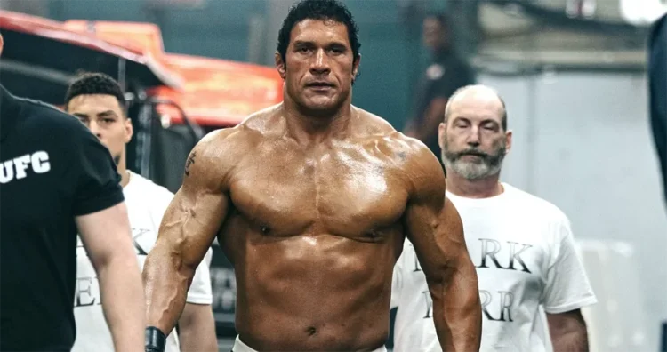 Dwayne Johnson protagoniza “Coração de Lutador” como Mark Kerr, atleta marcado pela busca constante pela vitória.