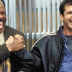 Mel Gibson revela como Riggs e Murtaugh estarão em Máquina Mortífera 5 décadas após o filme anterior.