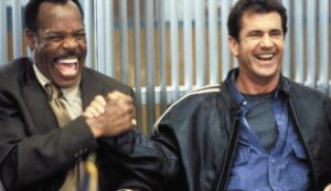 Mel Gibson revela como Riggs e Murtaugh estarão em Máquina Mortífera 5 décadas após o filme anterior.
