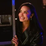 Demi Lovato retorna como Mitchie Torres em “Camp Rock 3”, retomando a personagem 18 anos após o filme original.