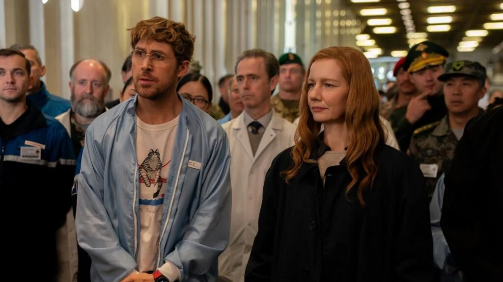 Ryan Gosling interpreta Ryland Grace em Devoradores de Estrelas durante missão espacial para salvar a humanidade.