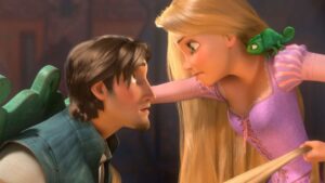 Enrolados apresenta Rapunzel e Flynn Rider no primeiro trailer da adaptação live-action.