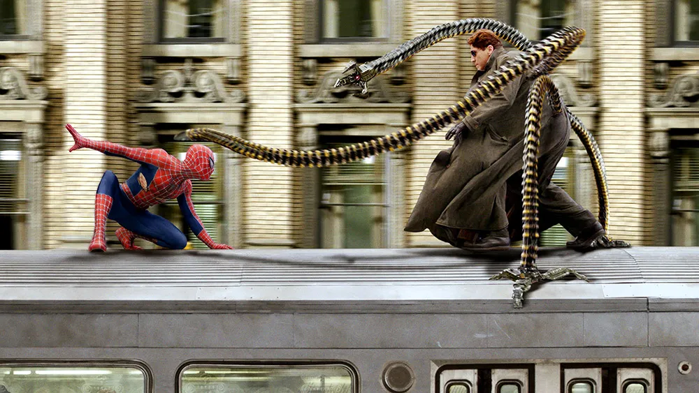 Tobey Maguire enfrenta o Doutor Octopus em uma cena de ação de Homem-Aranha 2