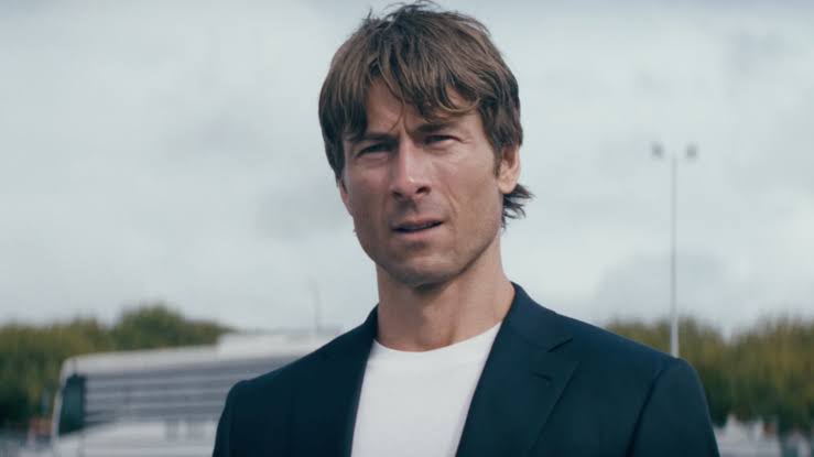 Becket Redfellow aparece em How to Make a Killing enquanto planeja conquistar a fortuna da família.