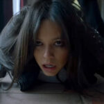 Jenna Ortega relembra os primeiros anos da carreira e fala sobre sua rotina nos sets de gravação.