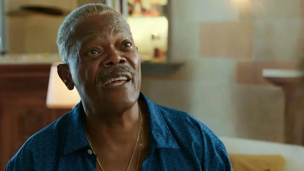 Samuel L. Jackson interpreta um criminoso ao lado de Eva Green em “Just Play Dead”.