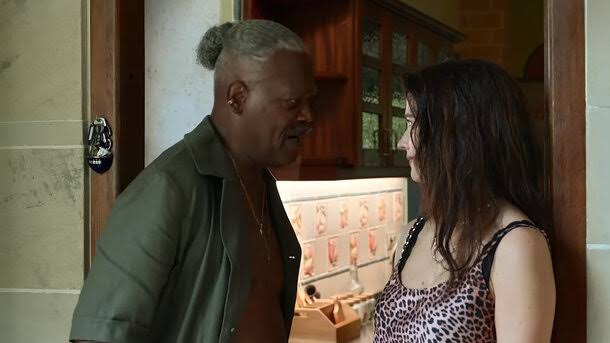 Samuel L. Jackson e Eva Green aparecem em “Just Play Dead”, filme sobre golpes e traições.