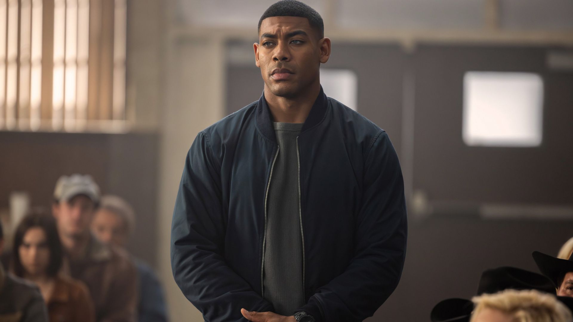 Hal Jordan e John Stewart aparecem juntos em divulgação da série "Lanternas" da HBO.