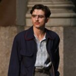 Timothée Chalamet interpreta Marty Mauser em “Marty Supreme”, filme sobre ambição e tênis de mesa.