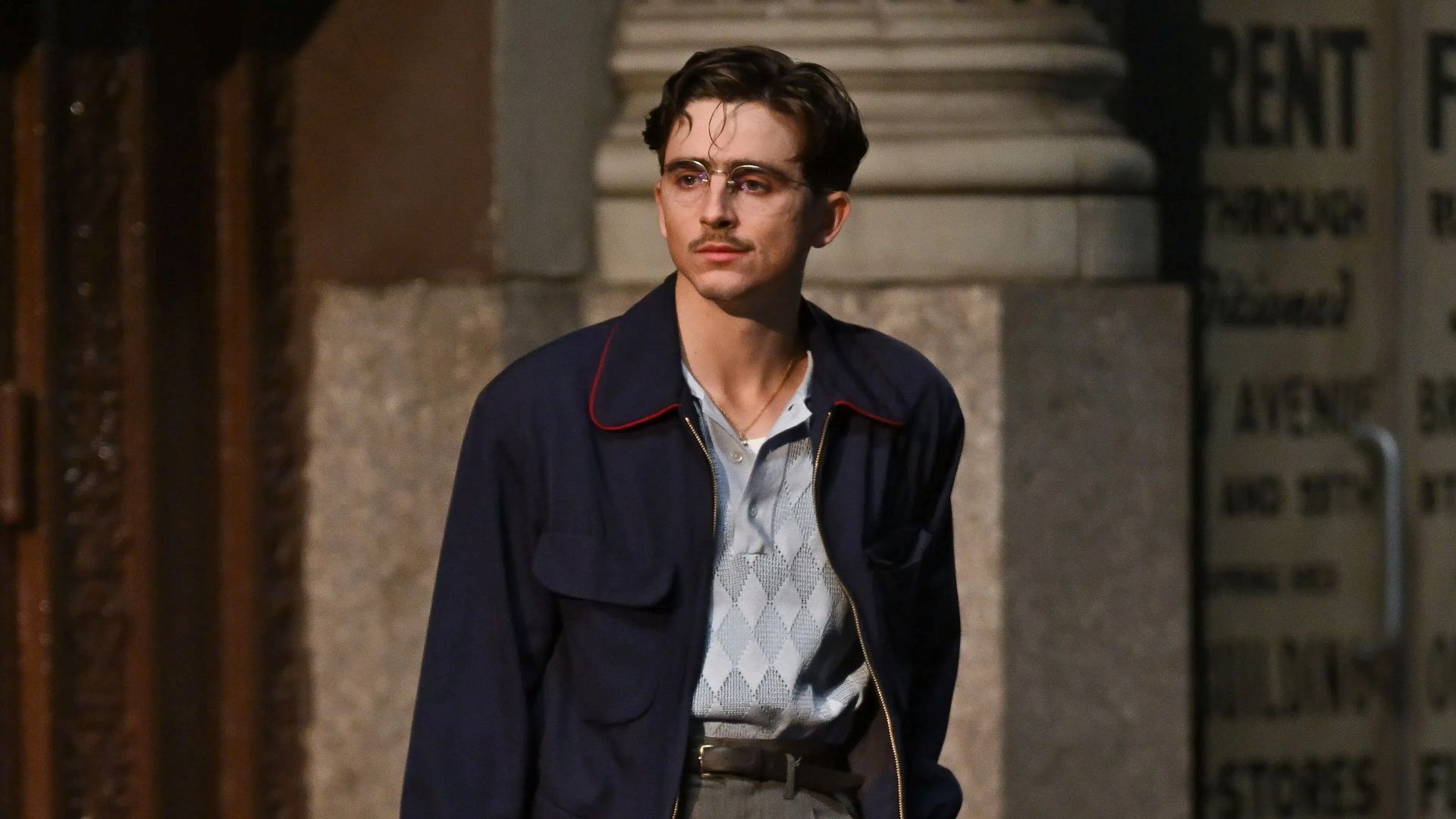 Timothée Chalamet interpreta Marty Mauser em “Marty Supreme”, filme sobre ambição e tênis de mesa.