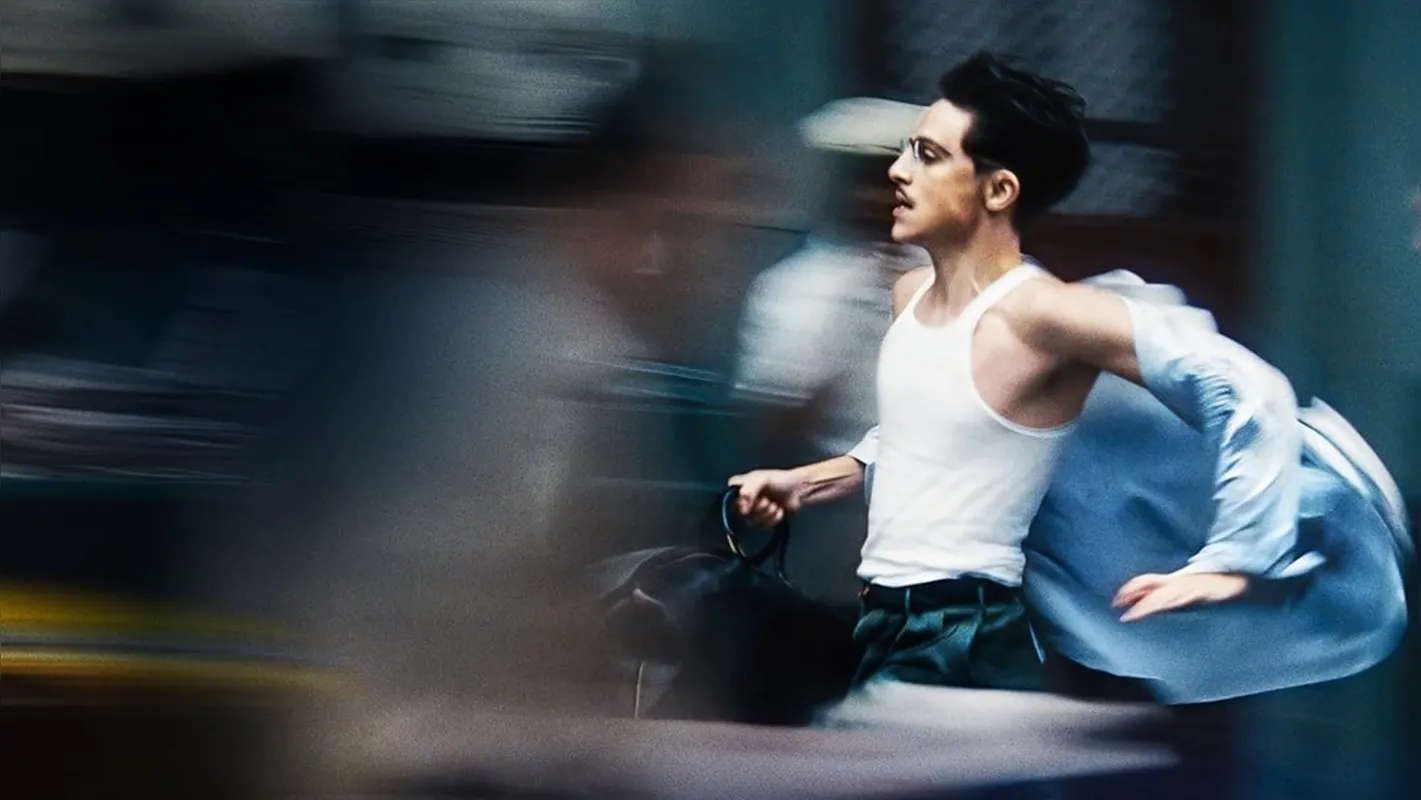 Marty Mauser disputa seu espaço no tênis de mesa em “Marty Supreme”, estrelado por Timothée Chalamet.