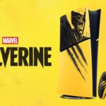 PS5 inspirado em Marvel's Wolverine com acabamento amarelo e marcas de garras na carcaça.