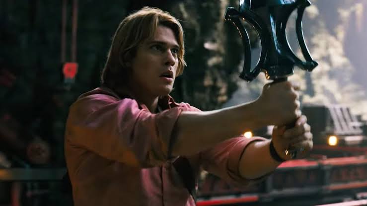 Mestres do Universo apresenta He-Man em nova aventura de fantasia dirigida por Travis Knight nos cinemas.