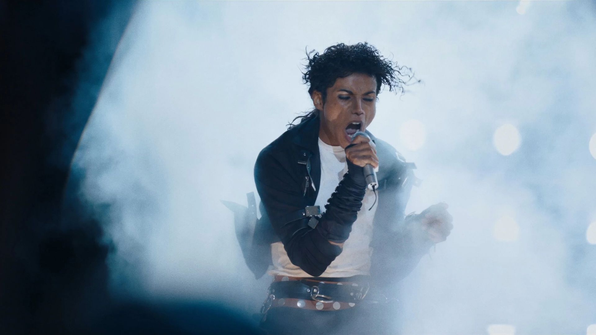Jaafar Jackson recria a trajetória do Rei do Pop em Michael, filme da Lionsgate.