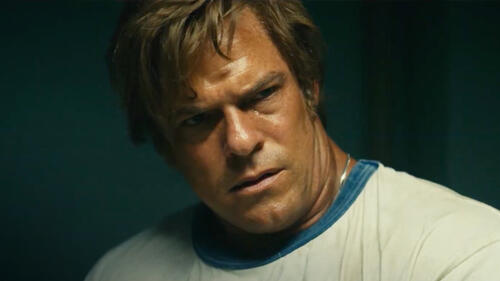 Alan Ritchson interpreta John Miller em "Motor City", thriller policial ambientado na Detroit dos anos 1970.
