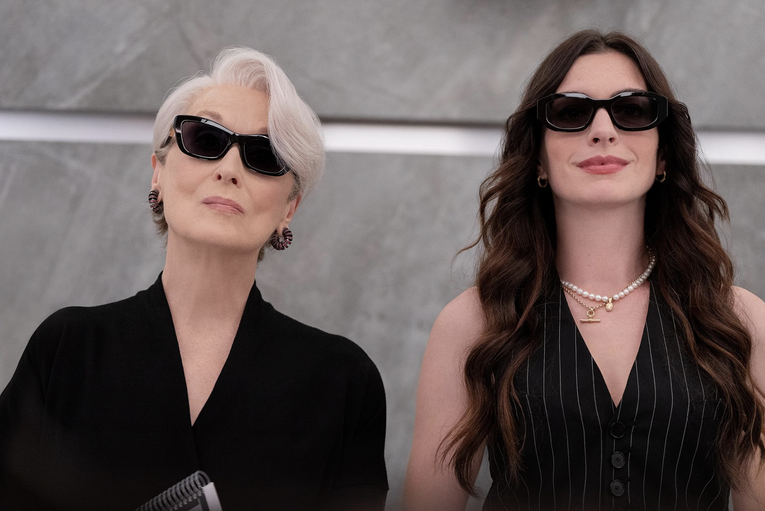 O Diabo Veste Prada 2 reúne Anne Hathaway e Meryl Streep no retorno da revista Runway ao cinema.