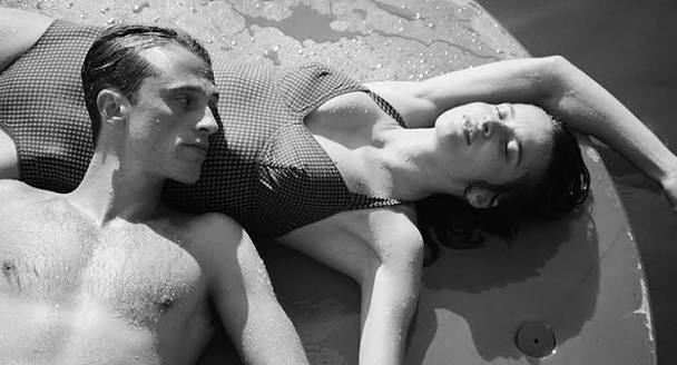 Benjamin Voisin interpreta Meursault em “O Estrangeiro”, adaptação de François Ozon para o romance de Albert Camus.