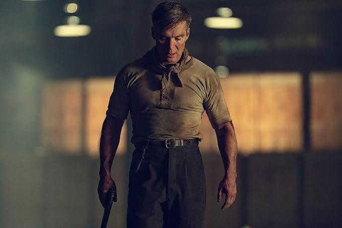 Cillian Murphy interpreta Tommy Shelby no retorno cinematográfico de Peaky Blinders.