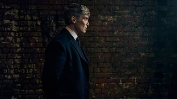 Cillian Murphy retorna como Tommy Shelby em Peaky Blinders: O Homem Imortal.