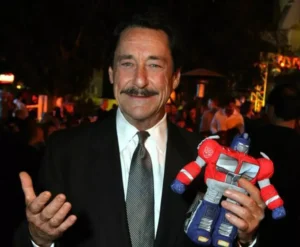 Peter Cullen, voz de Optimus Prime em Transformers, morreu aos 85 anos em Los Angeles.