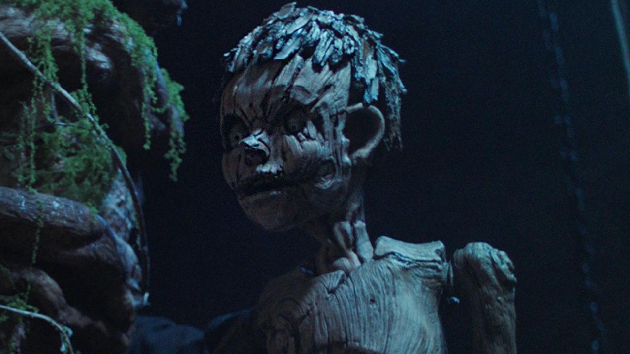 Filme de Rhys Frake-Waterfield reinventa Pinóquio como uma criatura assustadora em uma releitura de terror.