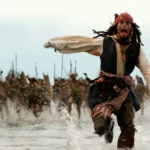 Cena de Piratas do Caribe com Jack Sparrow em uma de suas aventuras.