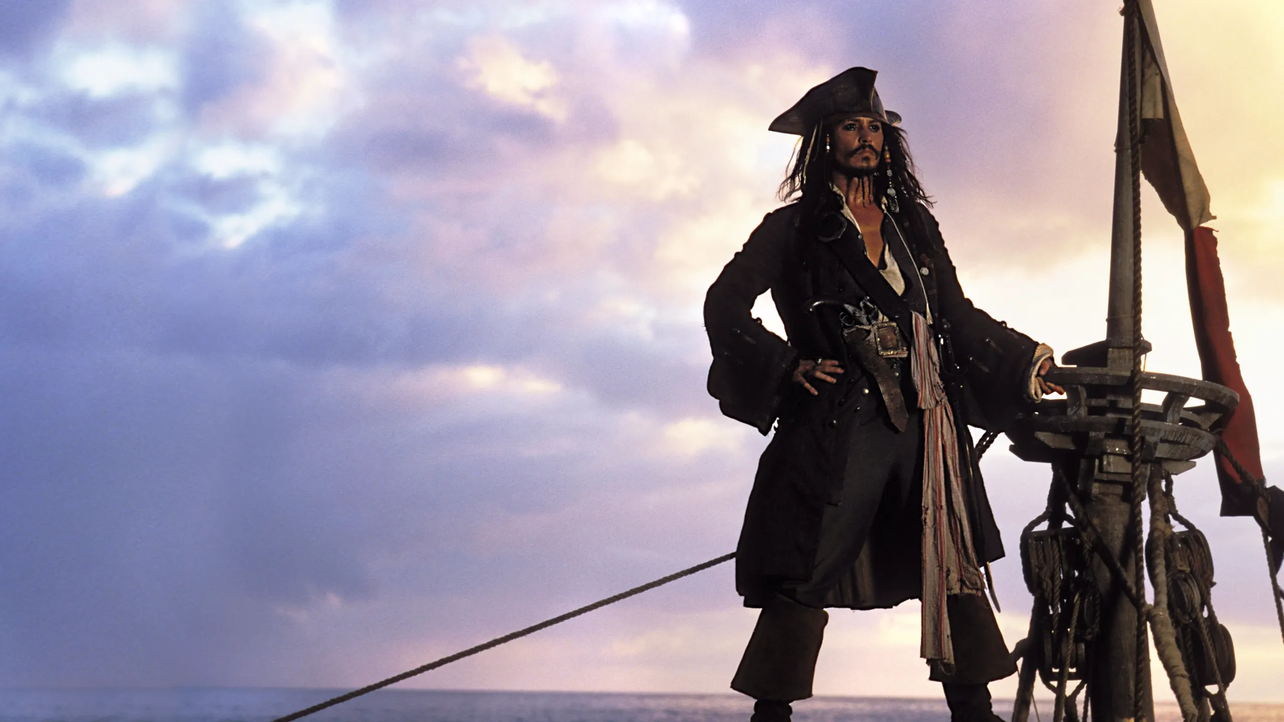 Capitão Jack Sparrow em destaque na franquia Piratas do Caribe.