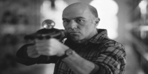 Reggie Bannister interpreta Reggie na franquia de terror “Fantasma”, papel que marcou sua carreira no cinema cult.