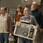 Stuart Bloom aparece em divulgação da série "Stuart Não Consegue Salvar o Universo" da HBO Max.