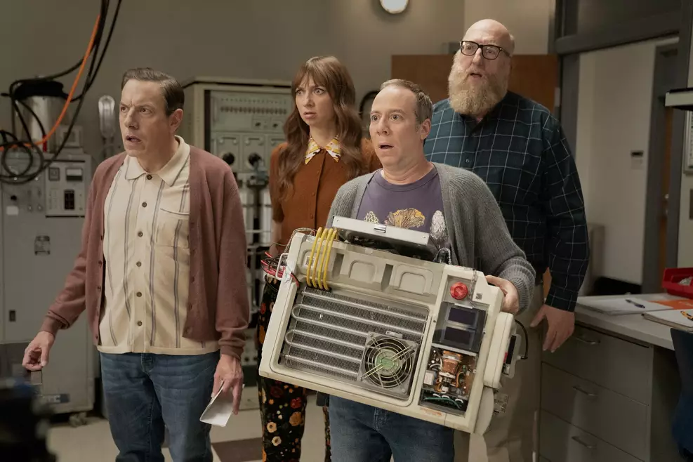 Stuart Bloom aparece em divulgação da série "Stuart Não Consegue Salvar o Universo" da HBO Max.