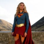 Milly Alcock interpreta Supergirl em cena do filme da DC Studios dirigido por Craig Gillespie.
