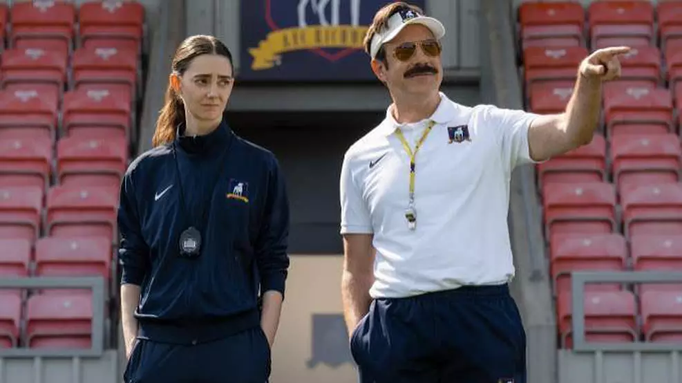 Ted Lasso retorna ao Apple TV+ enquanto executivo da Apple comenta a possibilidade de uma 5ª temporada.