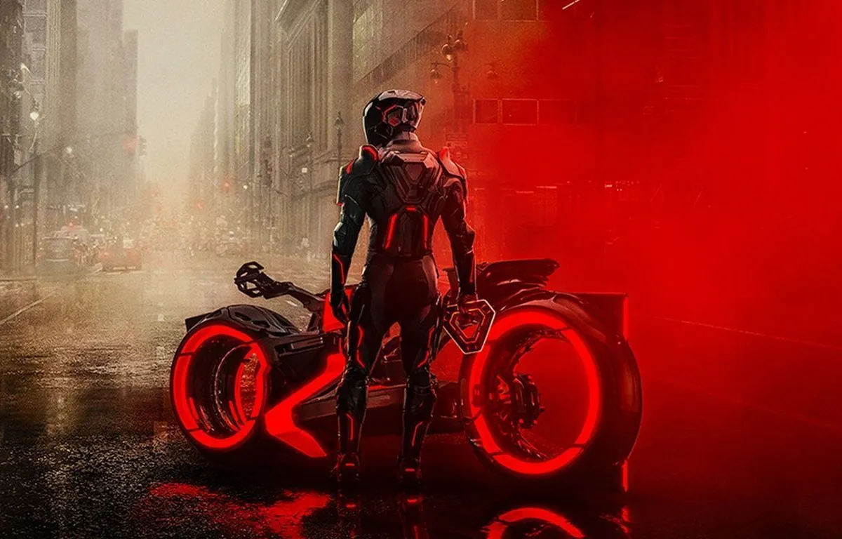 Jared Leto como Ares em “Tron: Ares”, filme da Disney sobre inteligência artificial e realidade digital.
