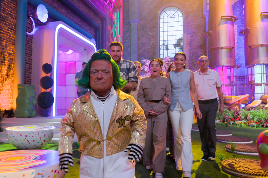 Gene Wilder tem a voz recriada por IA no trailer de Wonka: O Bilhete Dourado, reality show da Netflix inspirado em A Fantástica Fábrica de Chocolate.