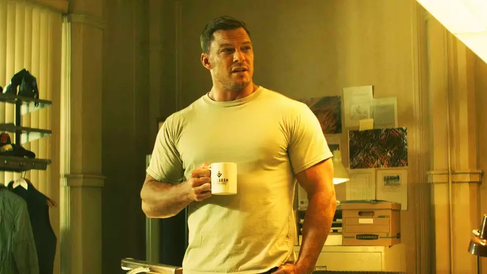 Alan Ritchson é anunciado como protagonista de novo thriller da Netflix ambientado no universo da MotoGP.