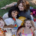 Isla Fisher, Leslie Mann, Anna Faris e Michelle Buteau em cena de “Amigas Sem Filtro”