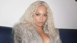 Beyoncé anuncia doação de US$ 1 milhão para ajudar vítimas do terremoto na Colômbia.