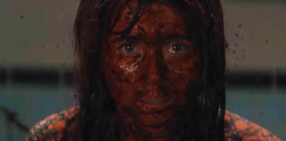 Linda Cardellini interpreta Pam Voorhees na série “Crystal Lake”, prequela de “Sexta-Feira 13”.