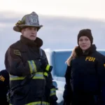 Dermot Mulroney durante sua participação em Chicago Fire antes da saída confirmada na 15ª temporada.